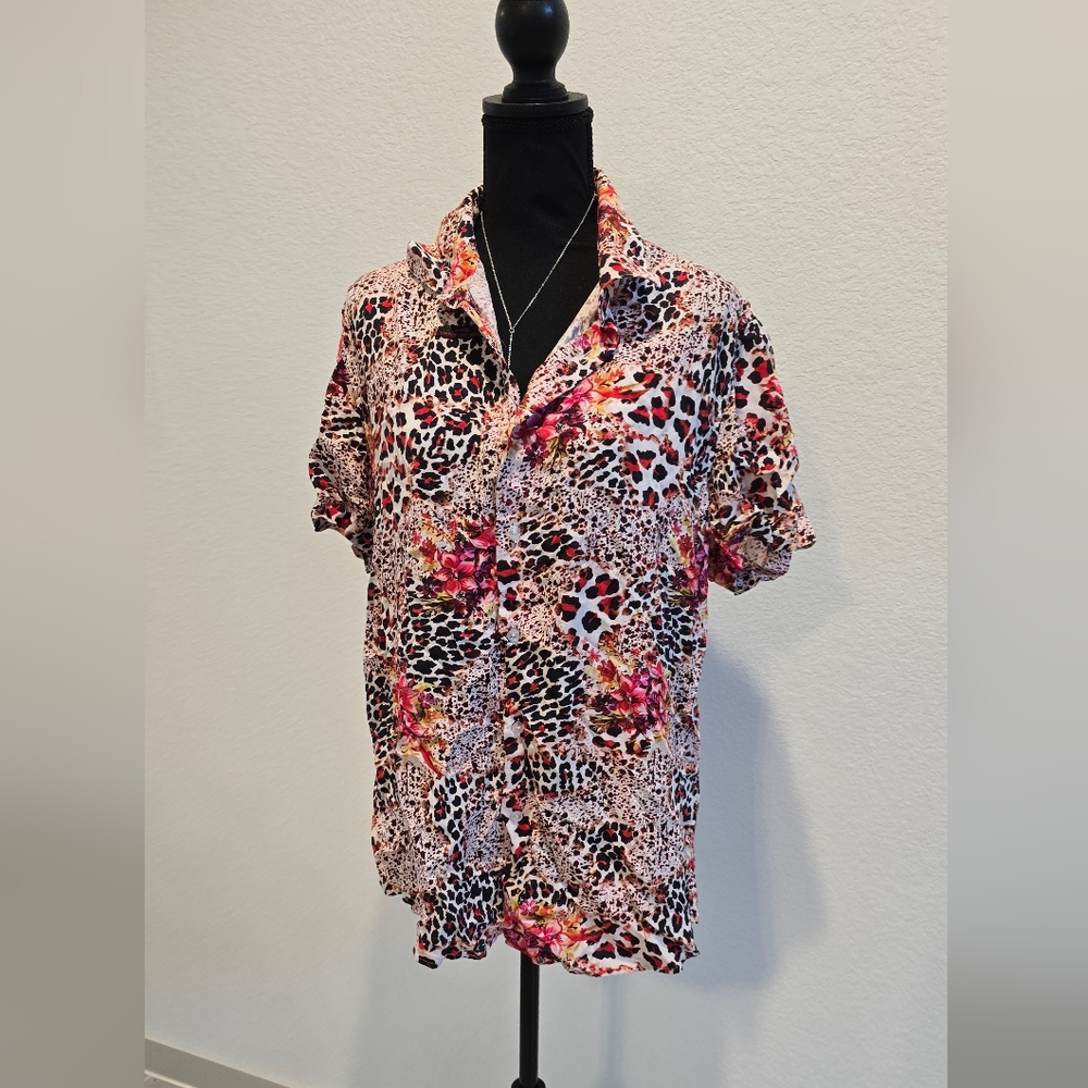 Vibrant Multicolor Button-Up Blouse - Picture 8 of 13